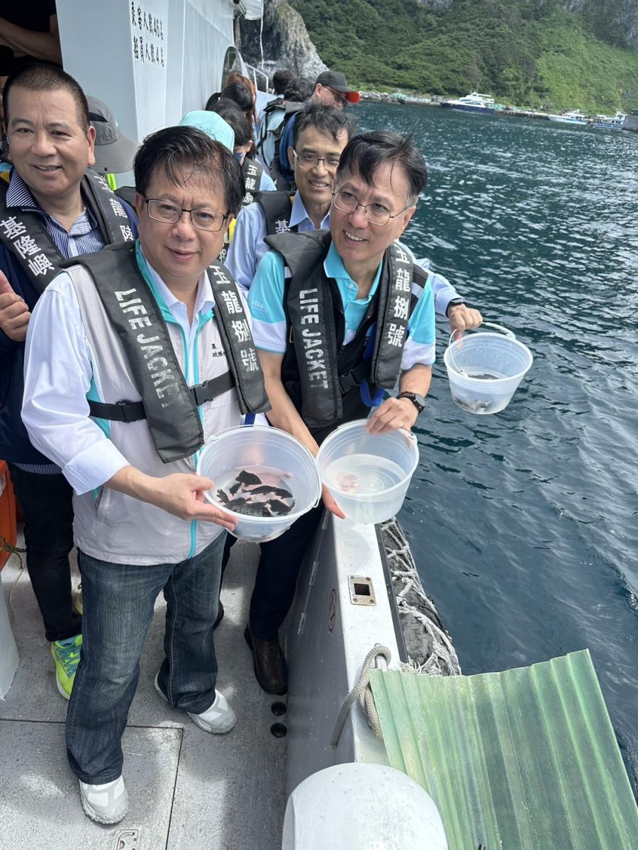 3_進行魚苗放流活動-1