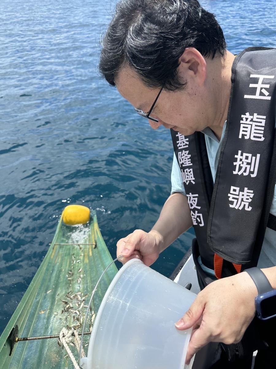 3_進行魚苗放流活動-3