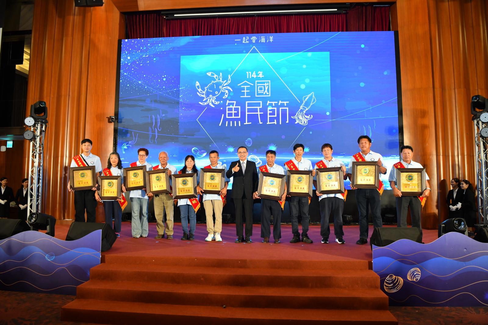 4_由新北市侯友宜市長頒獎表揚114年優秀漁民