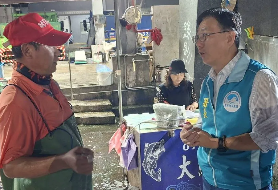 4_王茂城署長赴岡山魚市場視察　傾聽基層聲音掌握供需現況及發展需求