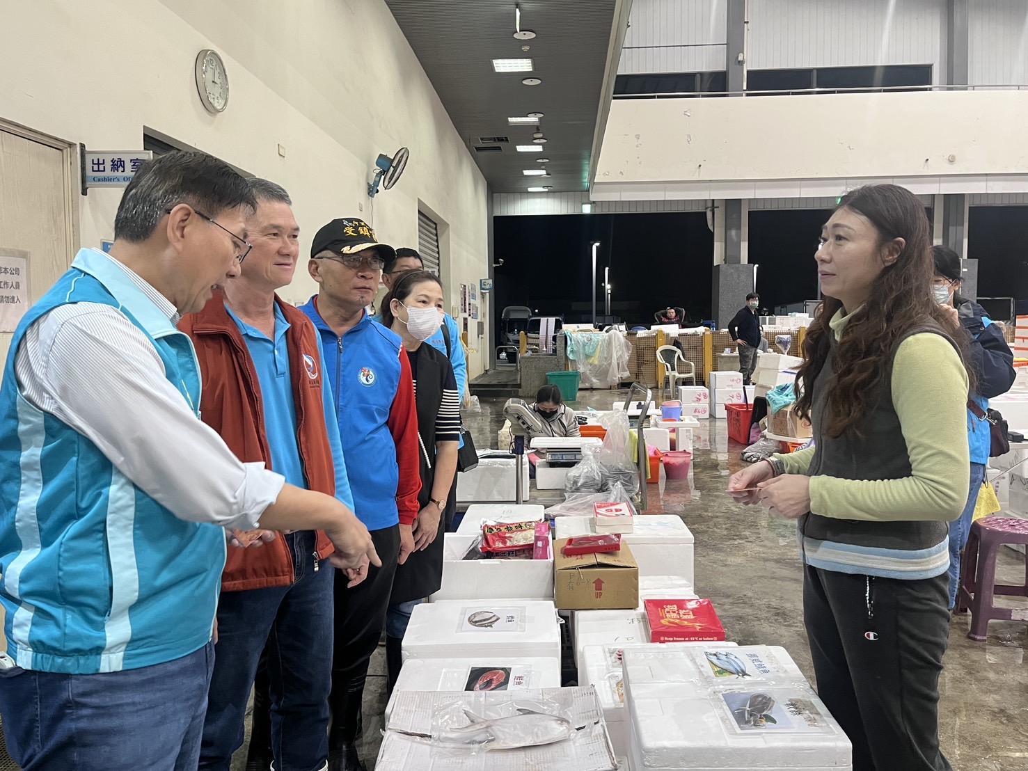 王茂城署長關心岡山魚市場年節前供貨及價格狀況