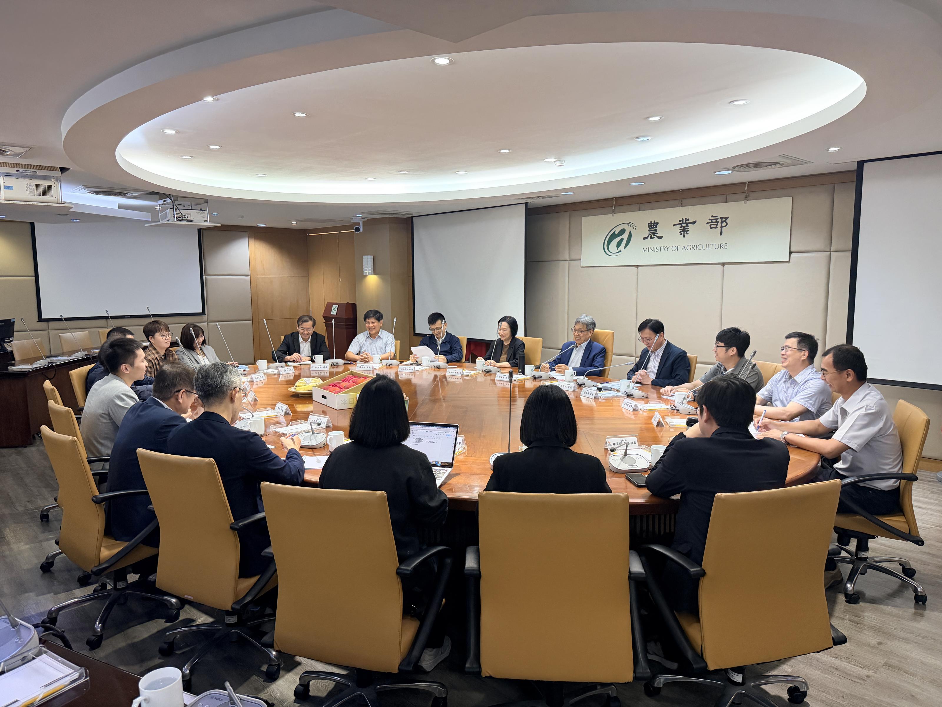圖片1_農業部及運動團隊共同討論如何推廣亞運及台灣農產品